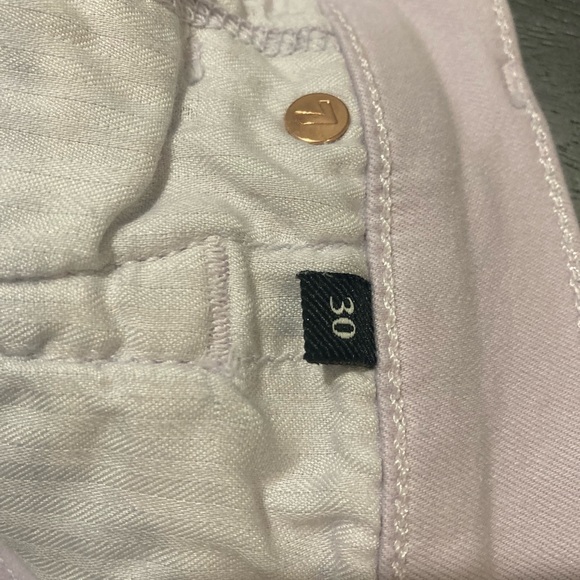 Mid Roll Shorts 7 for all mankind. Size 30 in a light violet color  NWOT. Button - Picture 3 of 7